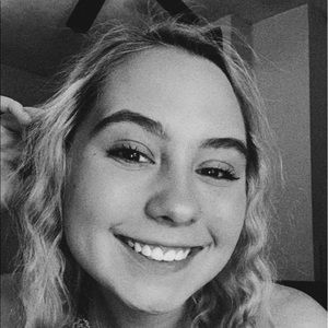 Meet your Posher, Alexia